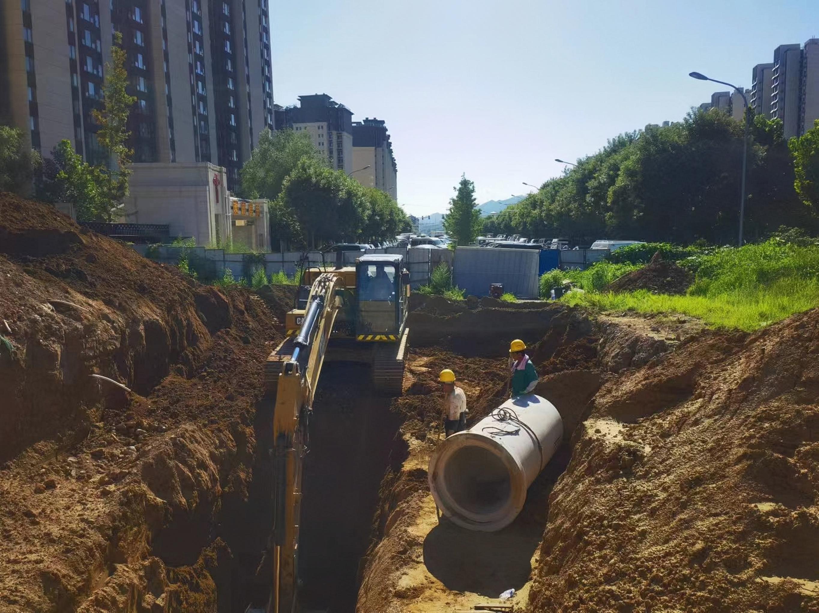 北宮鎮(zhèn)北部住宅小區(qū)新建管線施工中.